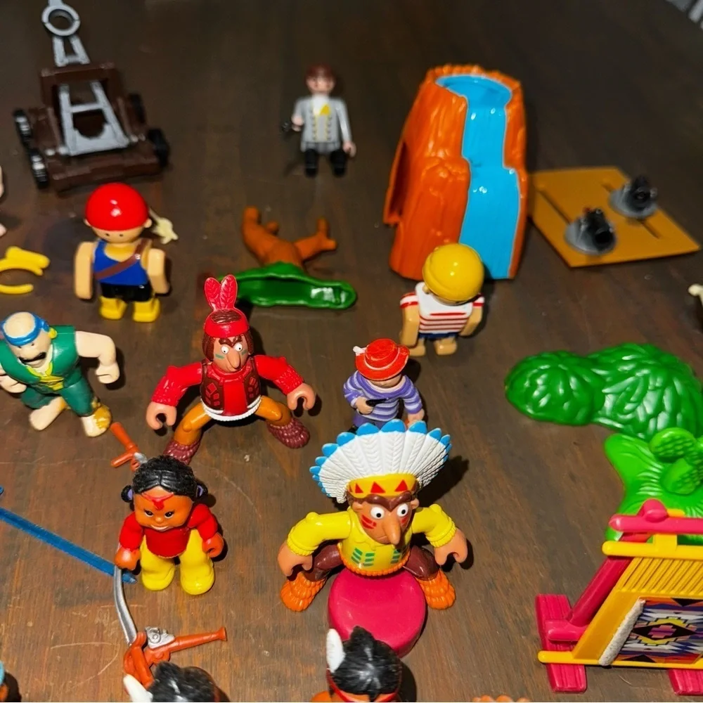 Mixed Lot Of Vtg Native American Toy Figures & Pirate Toy Figures + Accessories